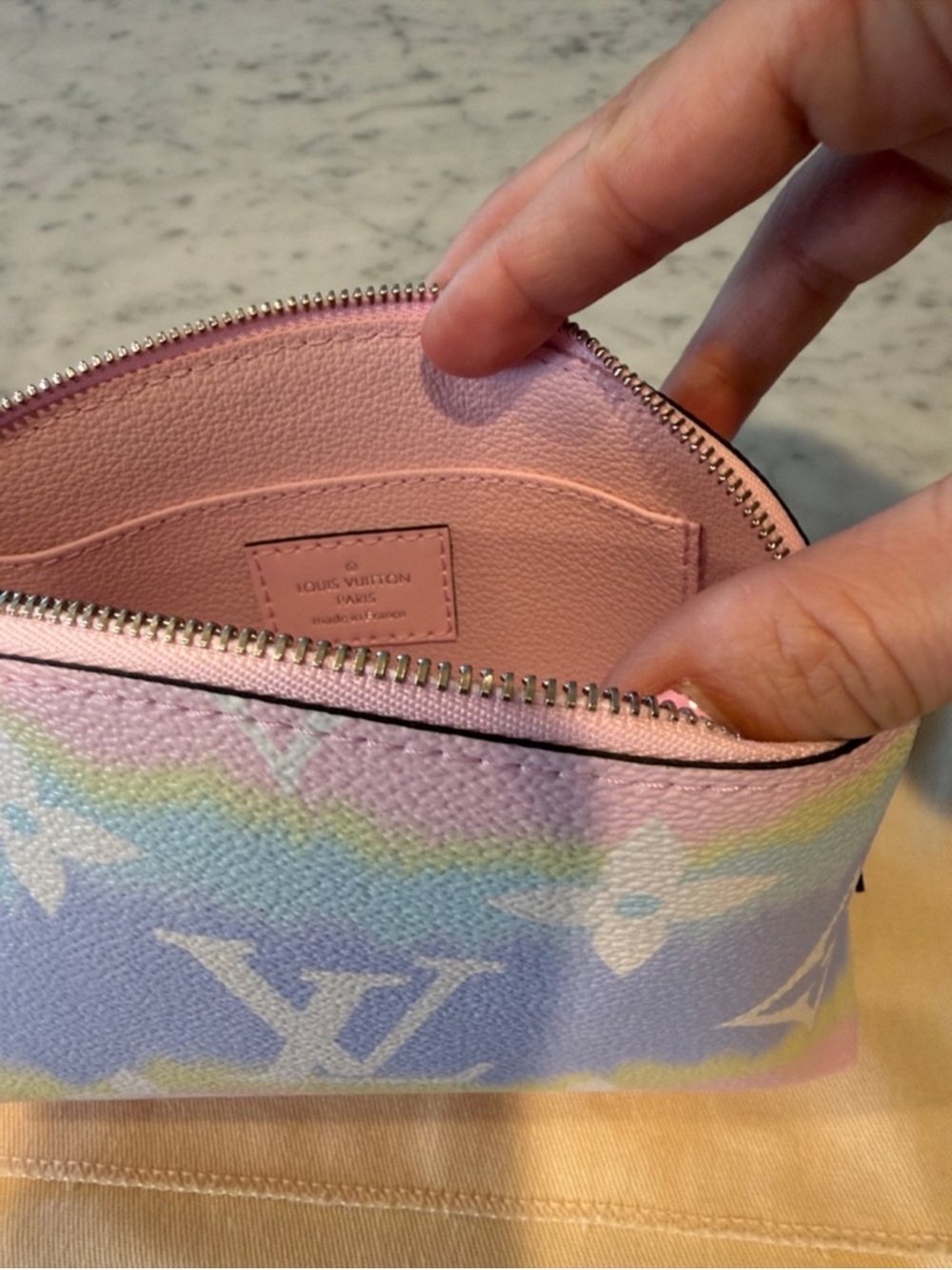 Authentic NWT Louis Vuitton Escale Cosmetic Pouch PM - Picture 12 of 15